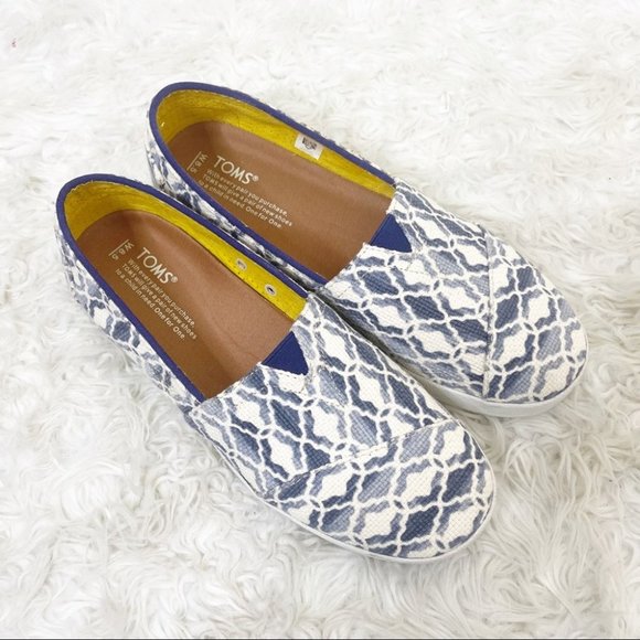 Toms Shoes - Toms Blue/Cream Print Slip On Shoes Size 8.5